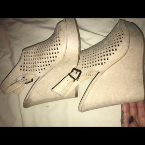 Chinese laundry wedges